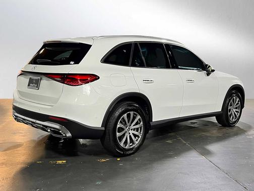 2025 Mercedes-Benz GLC 300 