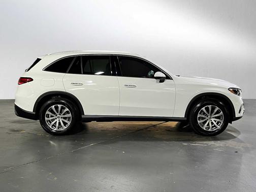 2025 Mercedes-Benz GLC 300 