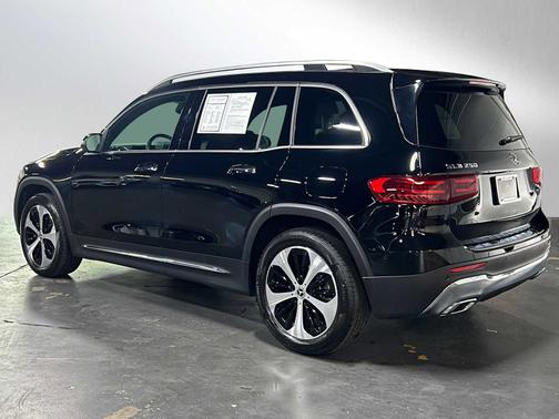 2025 Mercedes-Benz GLB 250