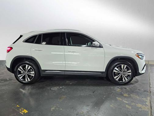 Polar White 2026 Mercedes-Benz GLA 250 4MATIC