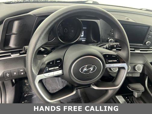 2022 Hyundai ELANTRA SE