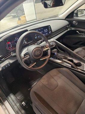 2022 Hyundai ELANTRA SE