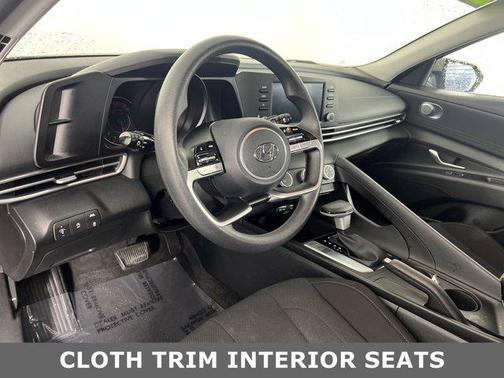 2022 Hyundai ELANTRA SE