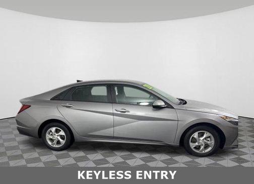 2022 Hyundai ELANTRA SE