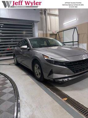 2022 Hyundai ELANTRA SE