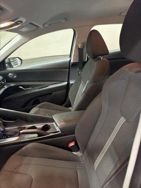 2022 Hyundai ELANTRA SE