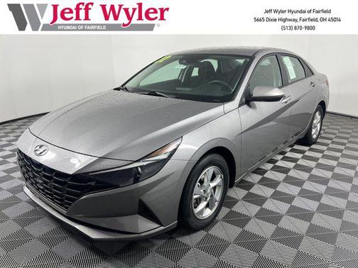 2022 Hyundai ELANTRA SE