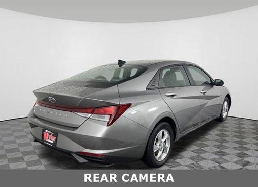 2022 Hyundai ELANTRA SE