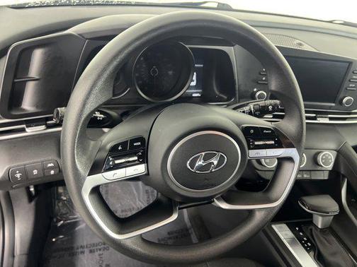 2022 Hyundai ELANTRA SE