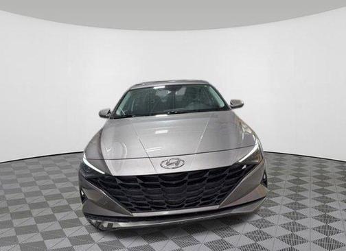 2022 Hyundai ELANTRA SE