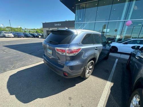 Blue 2015 Toyota Highlander XLE