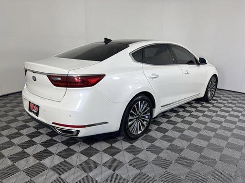 2017 Kia Cadenza Premium