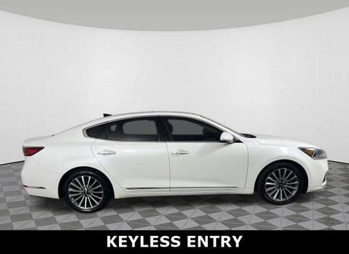 2017 Kia Cadenza Premium