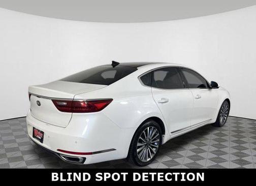 2017 Kia Cadenza Premium