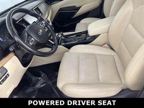 2017 Kia Cadenza Premium