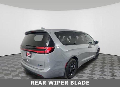 2022 Chrysler Pacifica Hybrid Touring L