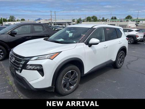 Everest White Pearl 2024 Nissan Rogue SV