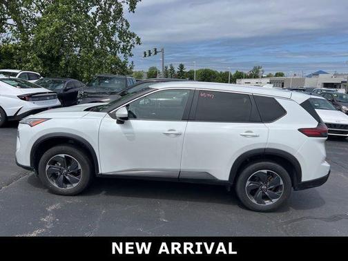 Everest White Pearl 2024 Nissan Rogue SV