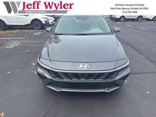 2025 Hyundai ELANTRA SE