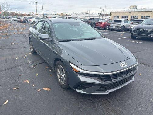 2025 Hyundai ELANTRA SE