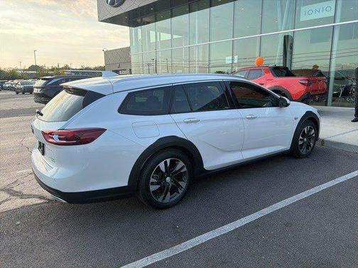 2019 Buick Regal TourX AWD Essence