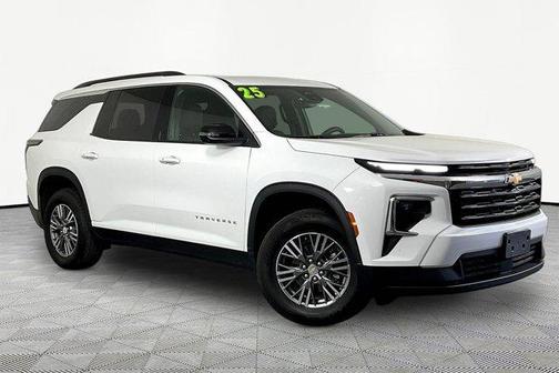 Summit White 2025 Chevrolet Traverse LT