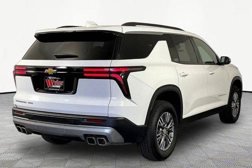 Summit White 2025 Chevrolet Traverse LT