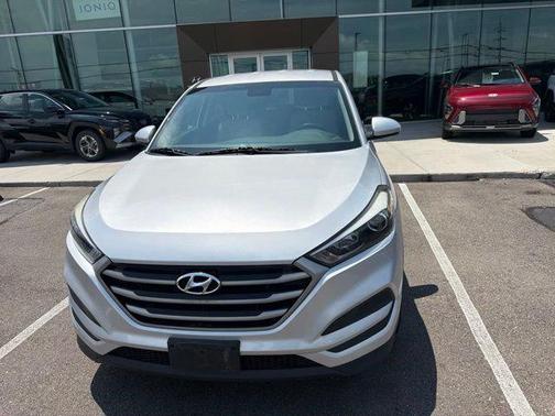 Molten Silver 2018 Hyundai TUCSON SE