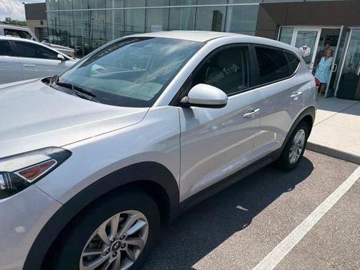 Molten Silver 2018 Hyundai TUCSON SE
