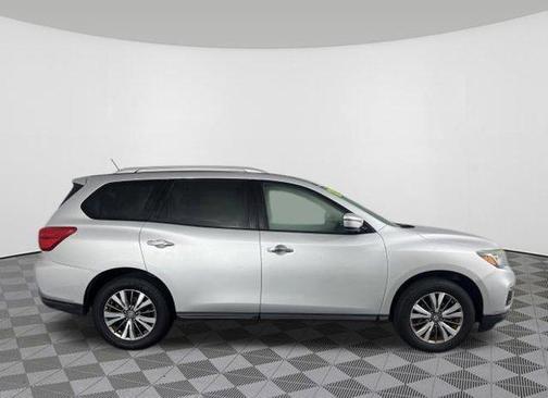 2018 Nissan Pathfinder SV