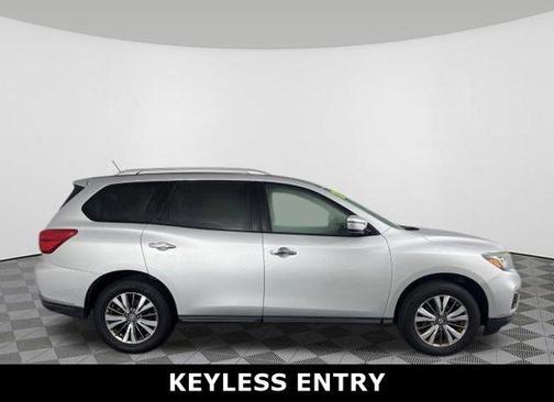 2018 Nissan Pathfinder SV