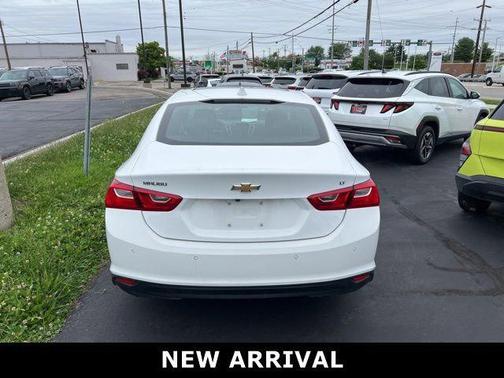 Summit White 2024 Chevrolet Malibu FWD 1LT