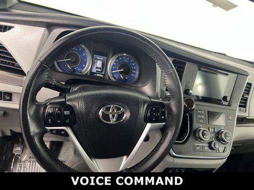 2017 Toyota Sienna XLE