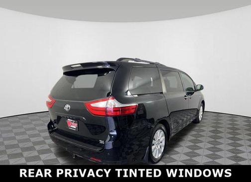 2017 Toyota Sienna XLE
