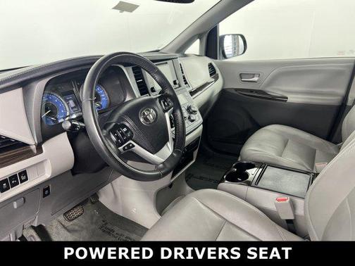 2017 Toyota Sienna XLE