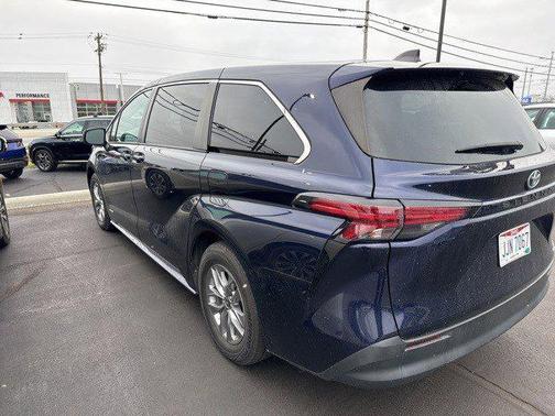 2021 Toyota Sienna LE