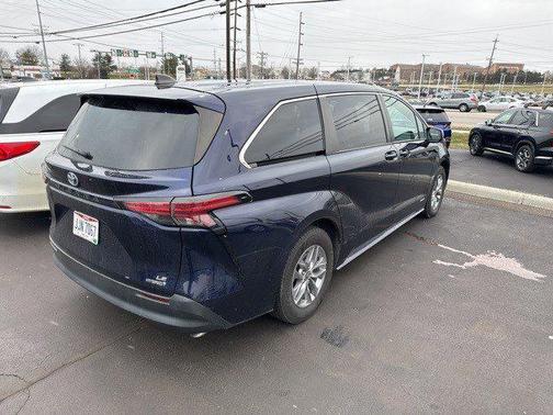 2021 Toyota Sienna LE