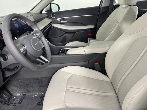 2025 Hyundai SONATA Hybrid SE
