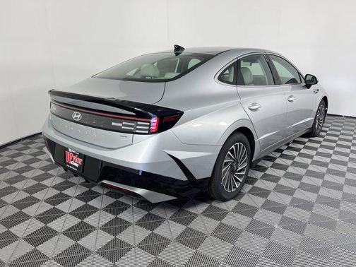 2025 Hyundai SONATA Hybrid SE