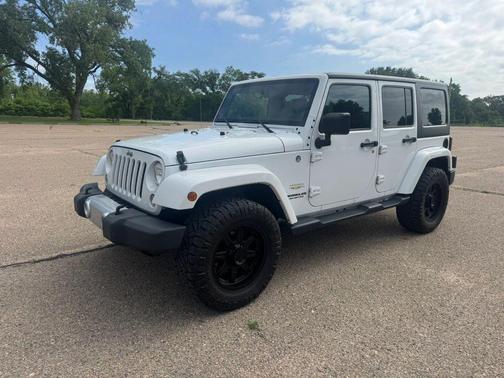 Bright White Clearcoat 2014 Jeep Wrangler Unlimited Sahara