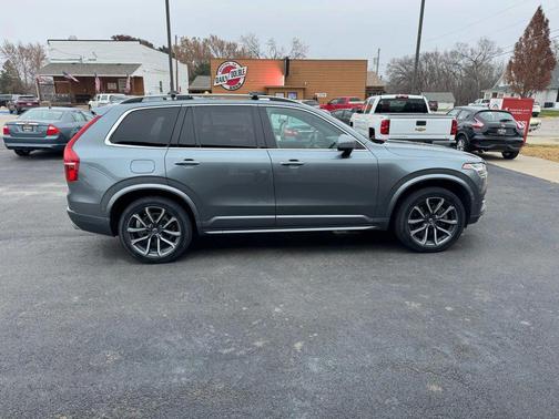 2019 Volvo XC90 T6 Momentum