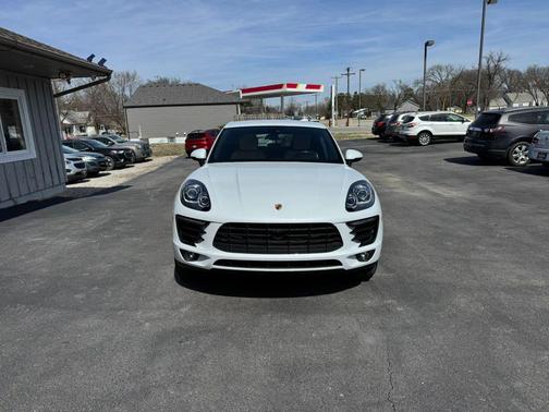 2018 Porsche Macan Sport Utility 4D