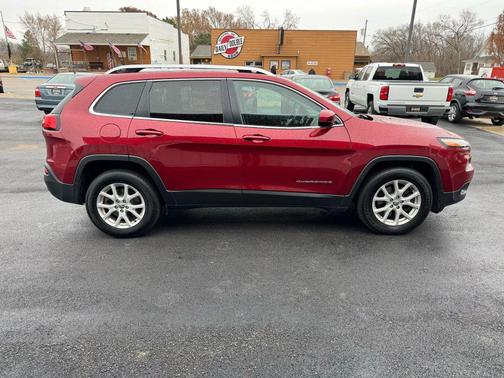 2017 Jeep Cherokee Sport