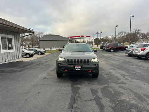 Sting-Gray Clearcoat 2019 Jeep Cherokee Trailhawk