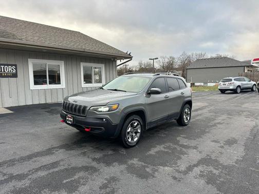Sting-Gray Clearcoat 2019 Jeep Cherokee Trailhawk