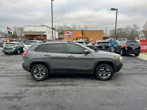 Sting-Gray Clearcoat 2019 Jeep Cherokee Trailhawk