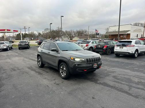 Sting-Gray Clearcoat 2019 Jeep Cherokee Trailhawk