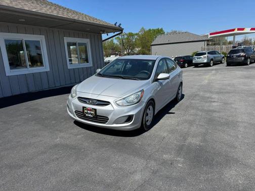Silver 2014 Hyundai Accent SE