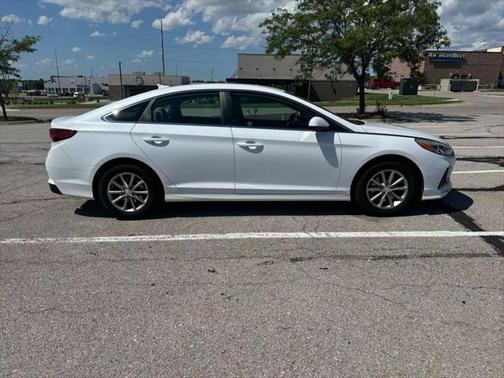 2018 Hyundai SONATA SE