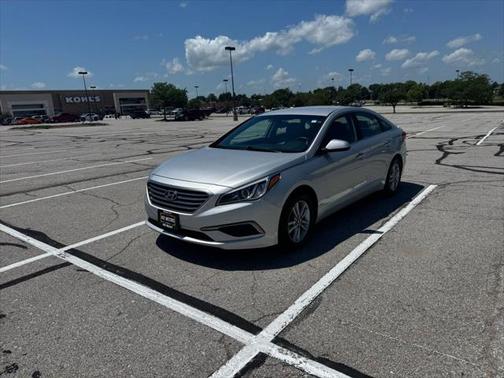 2017 Hyundai SONATA SE